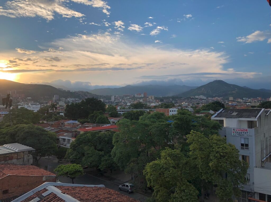 Cali al atardecer – foto por Javier Perdomo